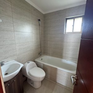 Hermosa Casa en condominio con terraza – Peñaflor full