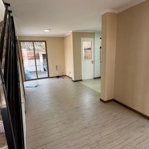 Hermosa Casa en condominio con terraza – Peñaflor full