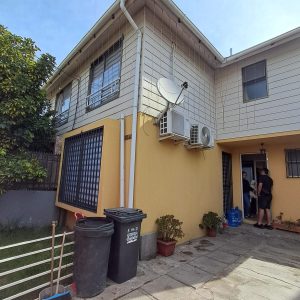 Venta casa 2 niveles con patio y estacionamiento – Quilicura full