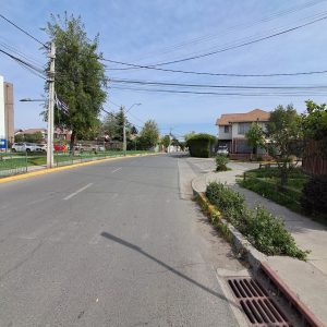 Venta casa 2 niveles con patio y estacionamiento – Quilicura full