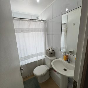 Venta casa 2 niveles con patio y estacionamiento – Quilicura full