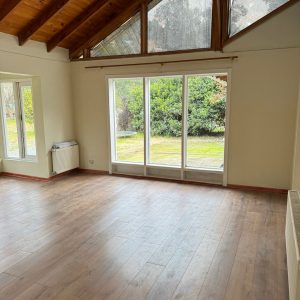 Arriendo parcela con casa, piscina y quincho para uso habitacional o comercial – Champa, Paine full
