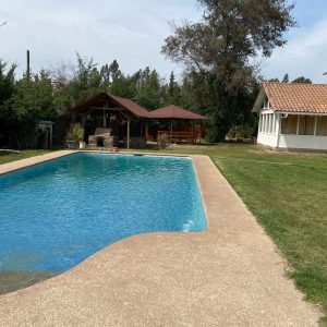 Arriendo parcela con casa, piscina y quincho para uso habitacional o comercial – Champa, Paine full