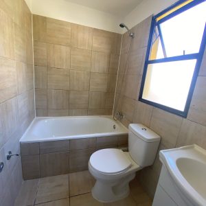 Venta hermosa casa de 2 pisos remodelada en Linderos – Buin full