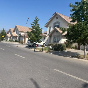 Amplia casa en condominio consolidado con piscina y quincho – Linderos, Buin full