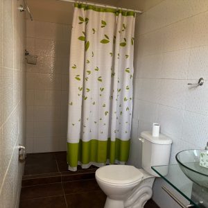 Amplia casa en condominio consolidado con piscina y quincho – Linderos, Buin full