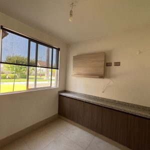 Amplia casa en condominio consolidado con piscina y quincho – Linderos, Buin full