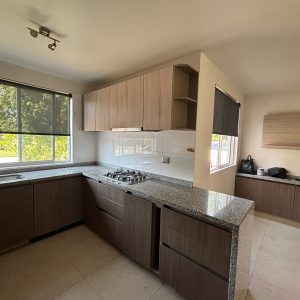 Amplia casa en condominio consolidado con piscina y quincho – Linderos, Buin full