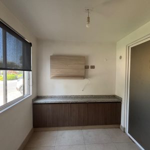 Amplia casa en condominio consolidado con piscina y quincho – Linderos, Buin full