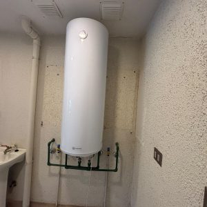 Amplia casa en condominio consolidado con piscina y quincho – Linderos, Buin full