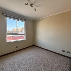 Amplia casa en condominio consolidado con piscina y quincho – Linderos, Buin full