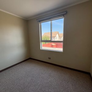 Amplia casa en condominio consolidado con piscina y quincho – Linderos, Buin full